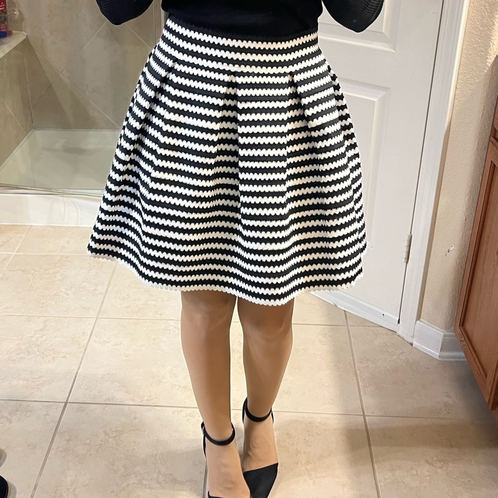 Express puffy skirt